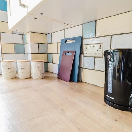 Spacious 1 Bed Flat-Free Parking Hillingdon Eksteriør bilde