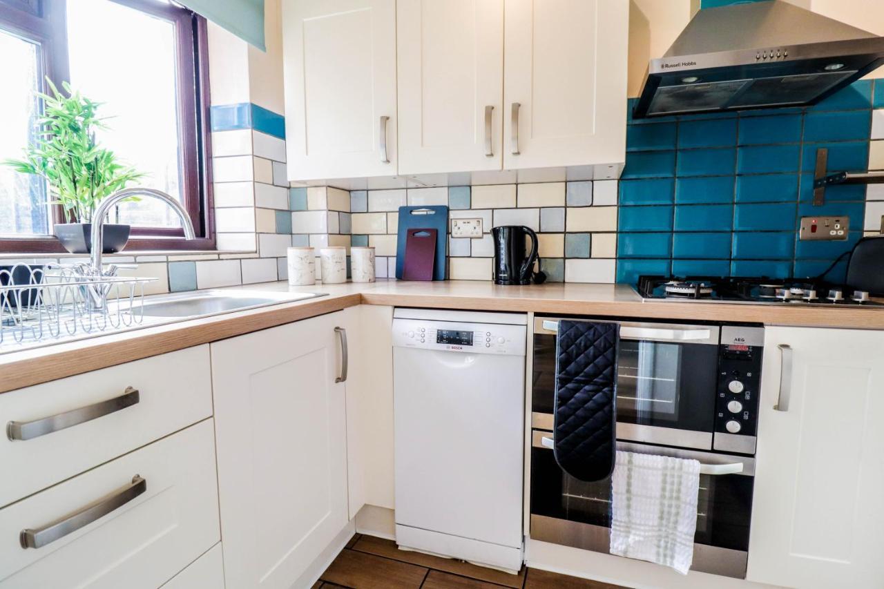 Spacious 1 Bed Flat-Free Parking Hillingdon Eksteriør bilde