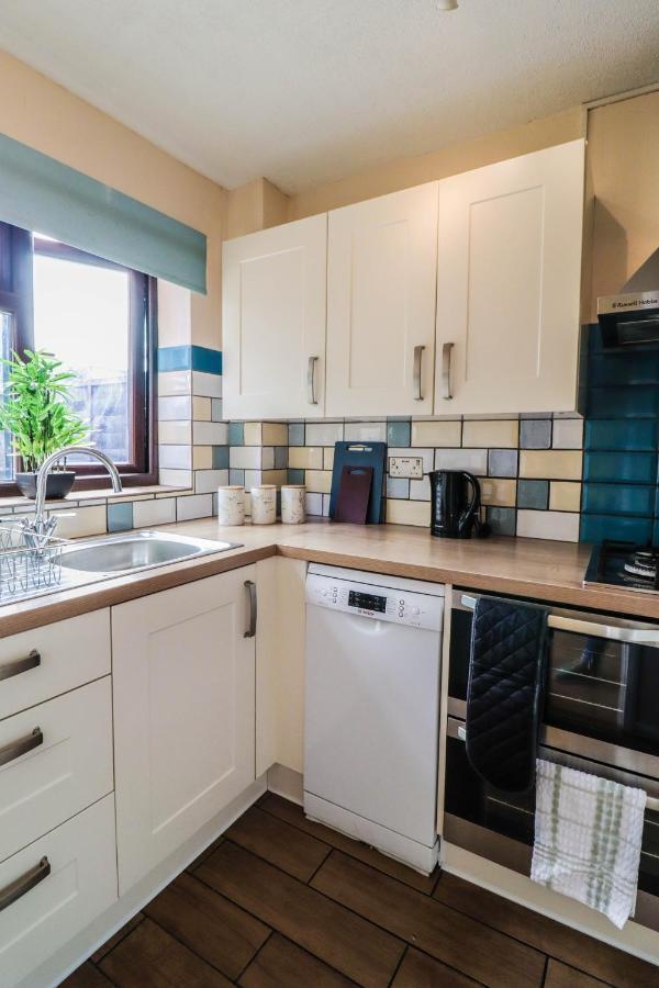 Spacious 1 Bed Flat-Free Parking Hillingdon Eksteriør bilde