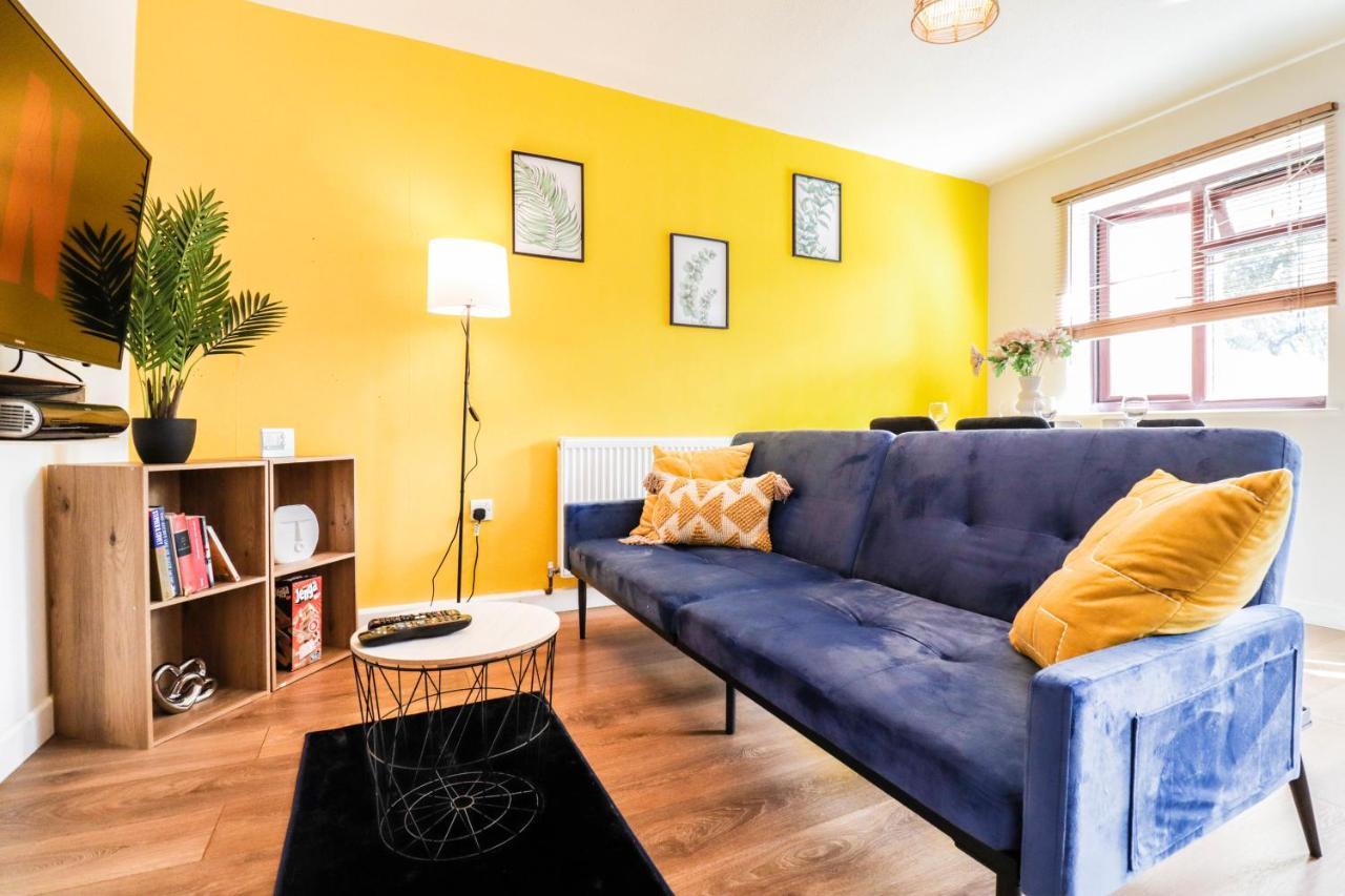 Spacious 1 Bed Flat-Free Parking Hillingdon Eksteriør bilde