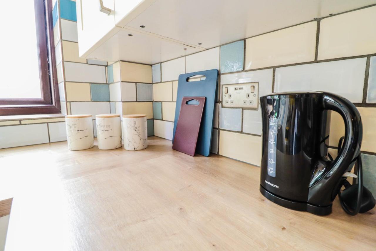 Spacious 1 Bed Flat-Free Parking Hillingdon Eksteriør bilde