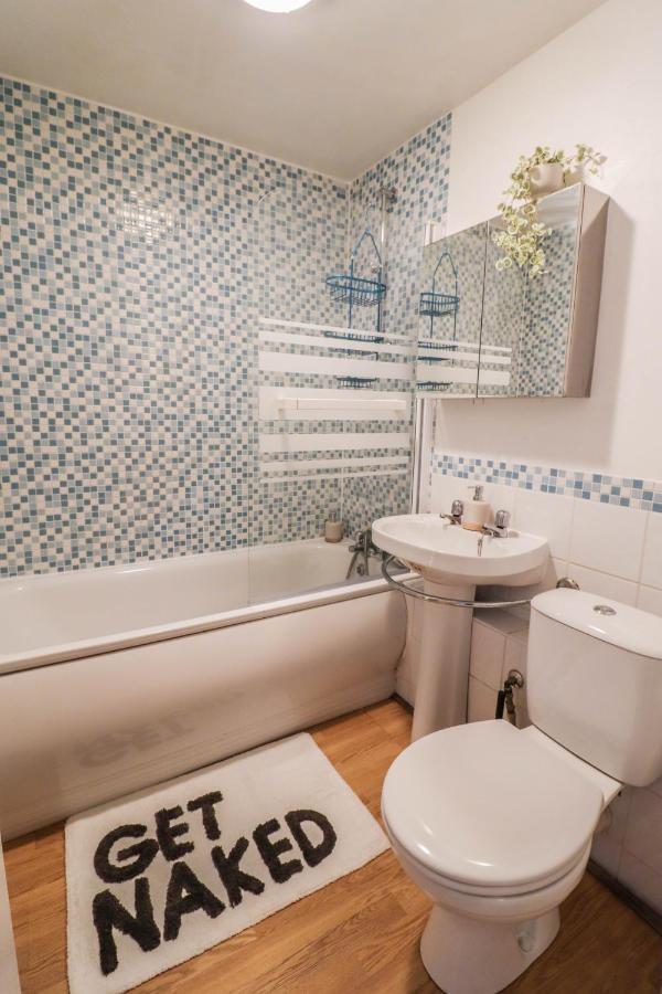 Spacious 1 Bed Flat-Free Parking Hillingdon Eksteriør bilde