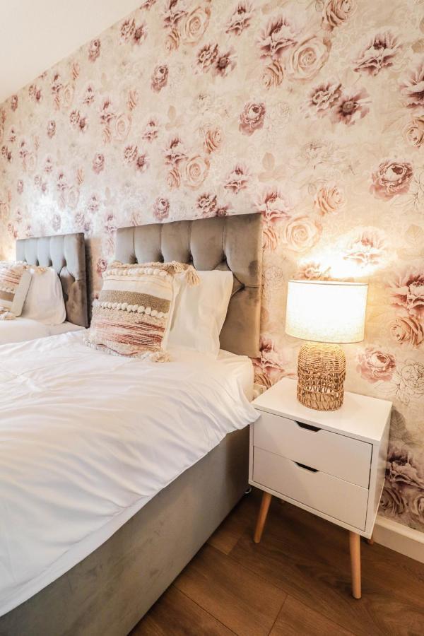 Spacious 1 Bed Flat-Free Parking Hillingdon Eksteriør bilde