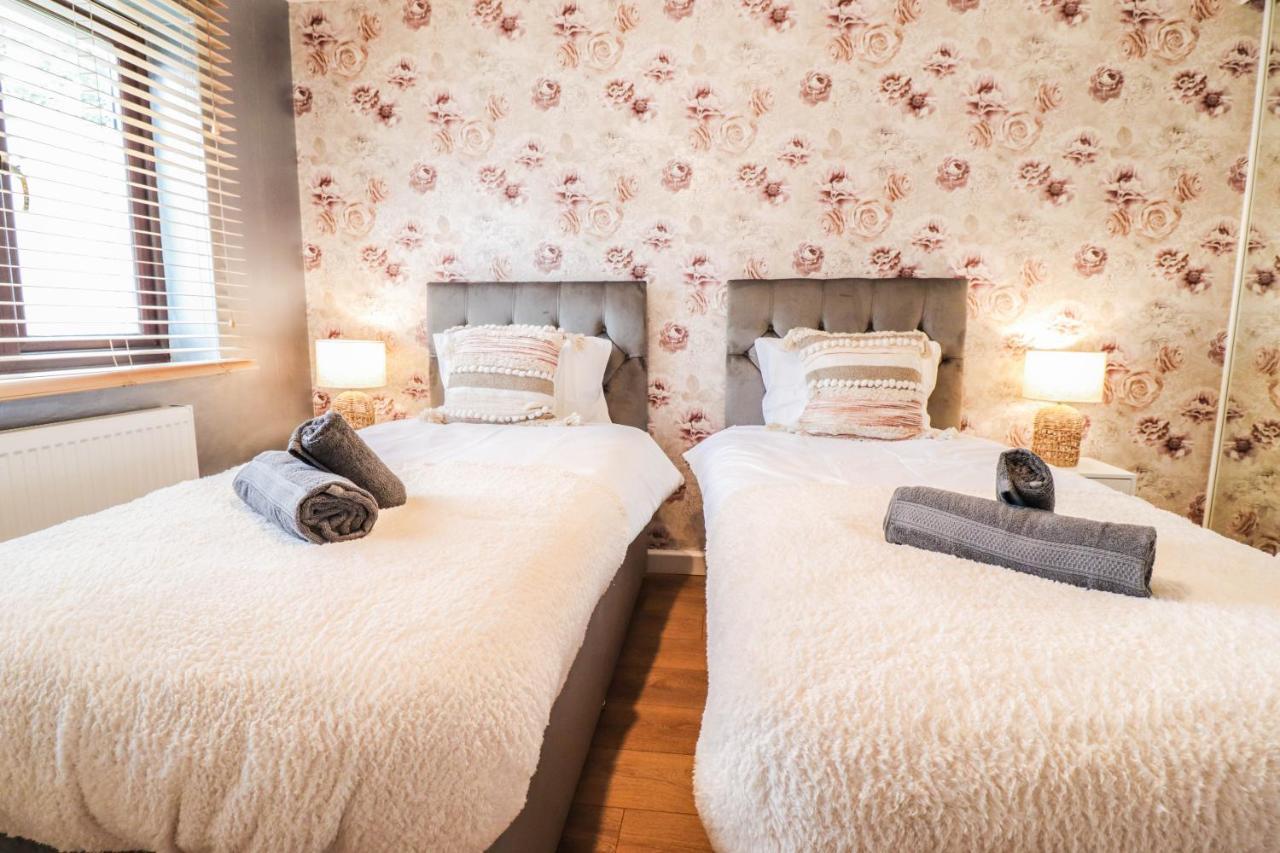 Spacious 1 Bed Flat-Free Parking Hillingdon Eksteriør bilde