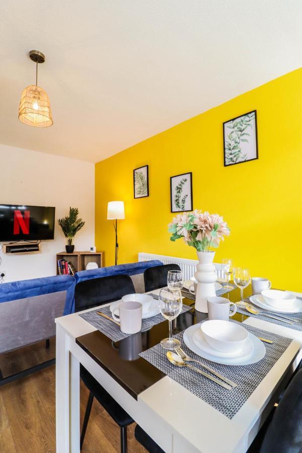 Spacious 1 Bed Flat-Free Parking Hillingdon Eksteriør bilde