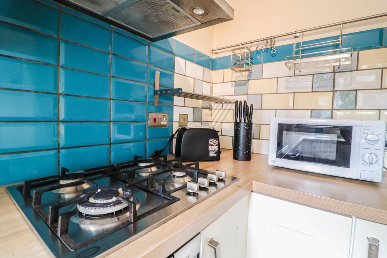 Spacious 1 Bed Flat-Free Parking Hillingdon Eksteriør bilde