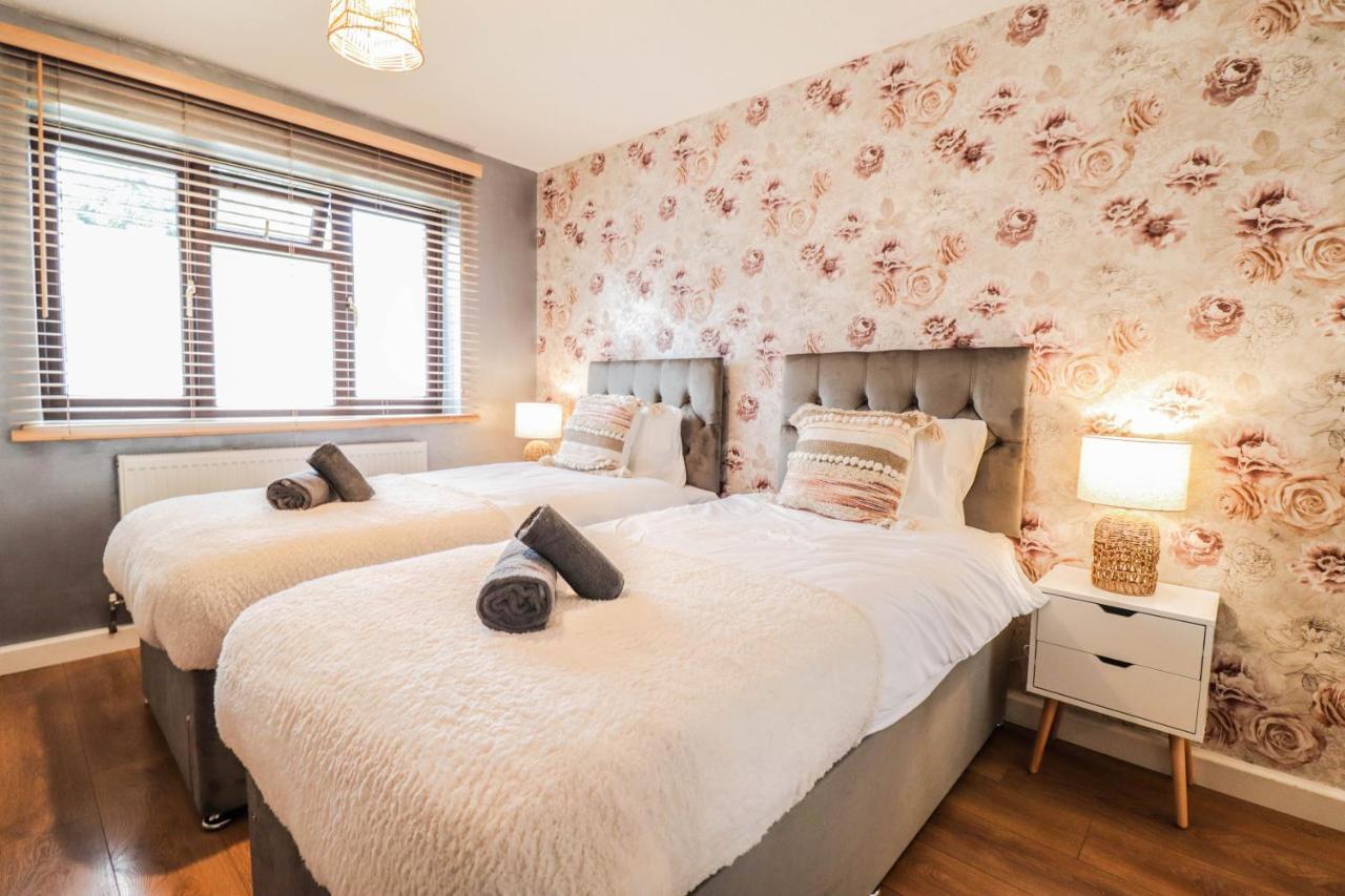 Spacious 1 Bed Flat-Free Parking Hillingdon Eksteriør bilde