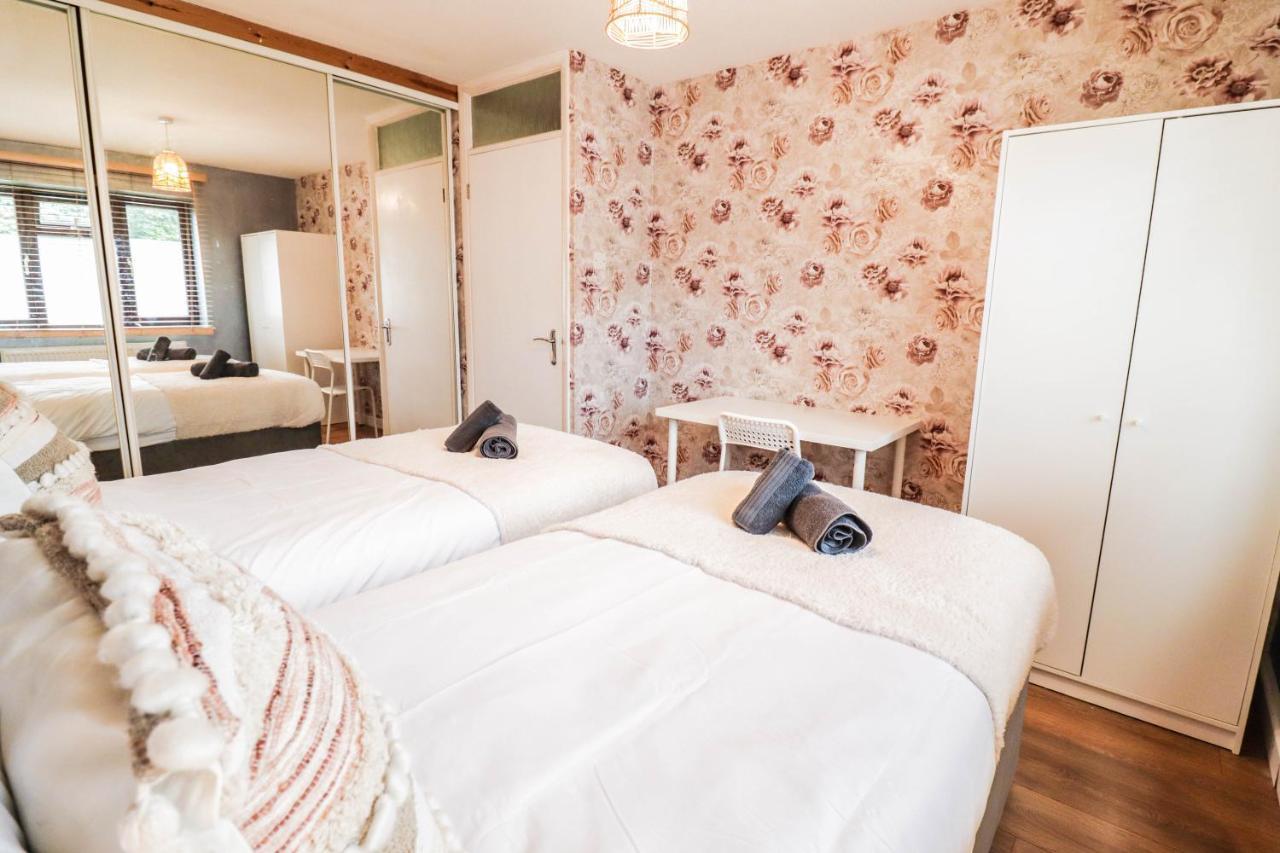 Spacious 1 Bed Flat-Free Parking Hillingdon Eksteriør bilde