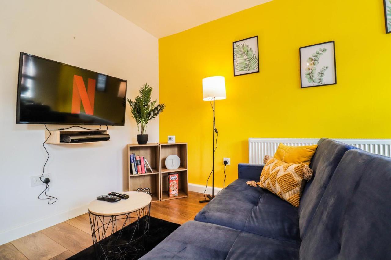 Spacious 1 Bed Flat-Free Parking Hillingdon Eksteriør bilde