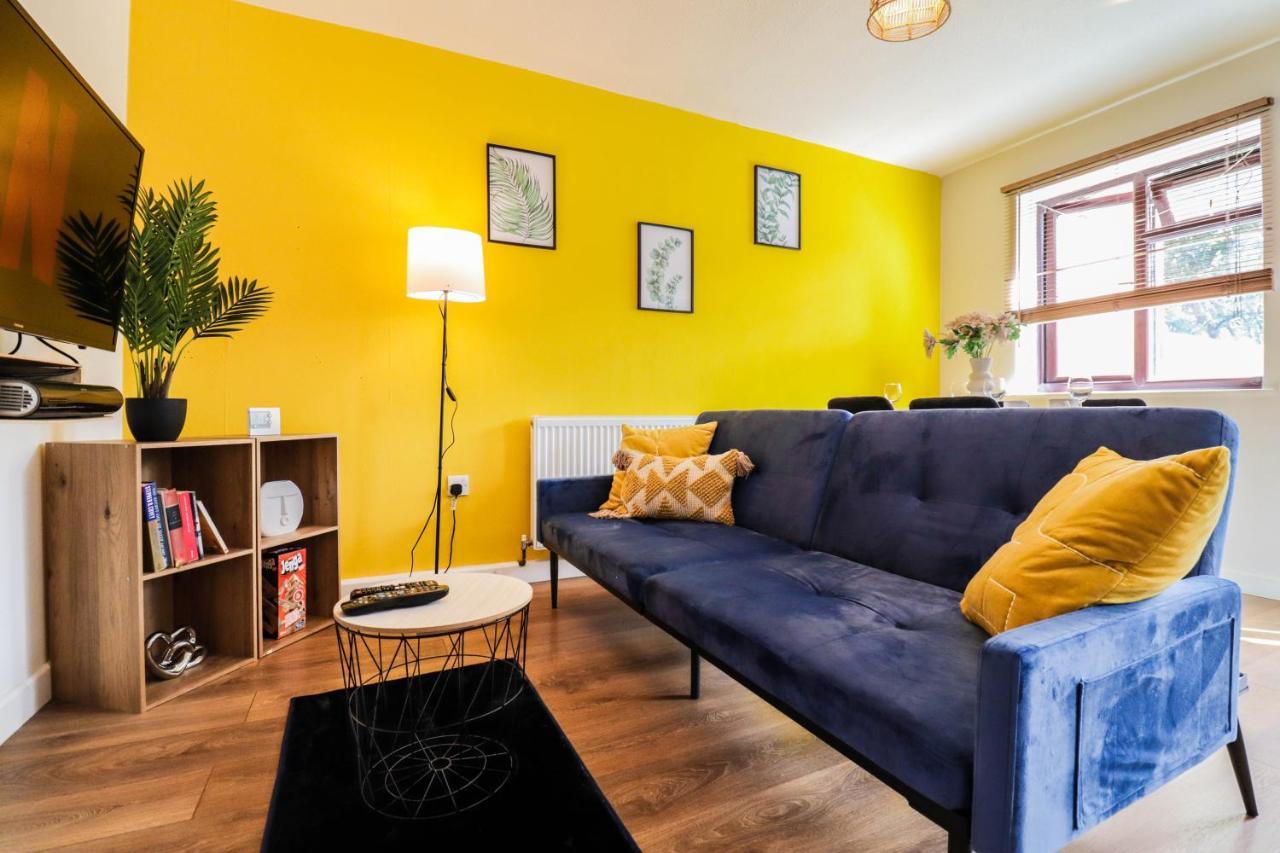 Spacious 1 Bed Flat-Free Parking Hillingdon Eksteriør bilde