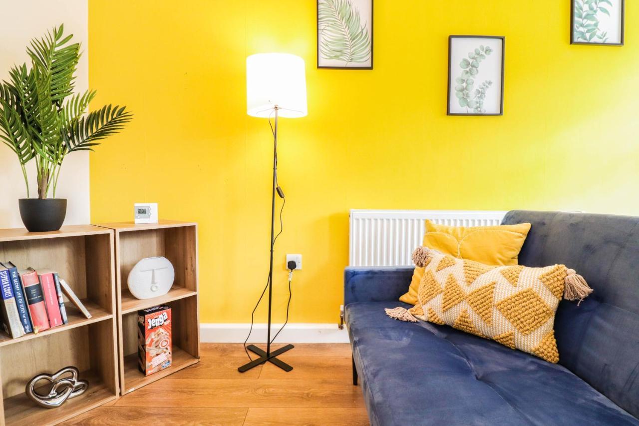 Spacious 1 Bed Flat-Free Parking Hillingdon Eksteriør bilde